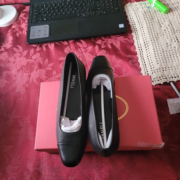Ladies loafers size 9 - Picture 3 of 7